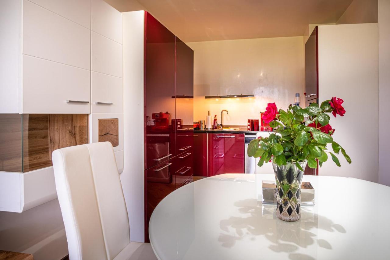 Luxury Apartment In Building K55 With Free Garage Варна Екстериор снимка