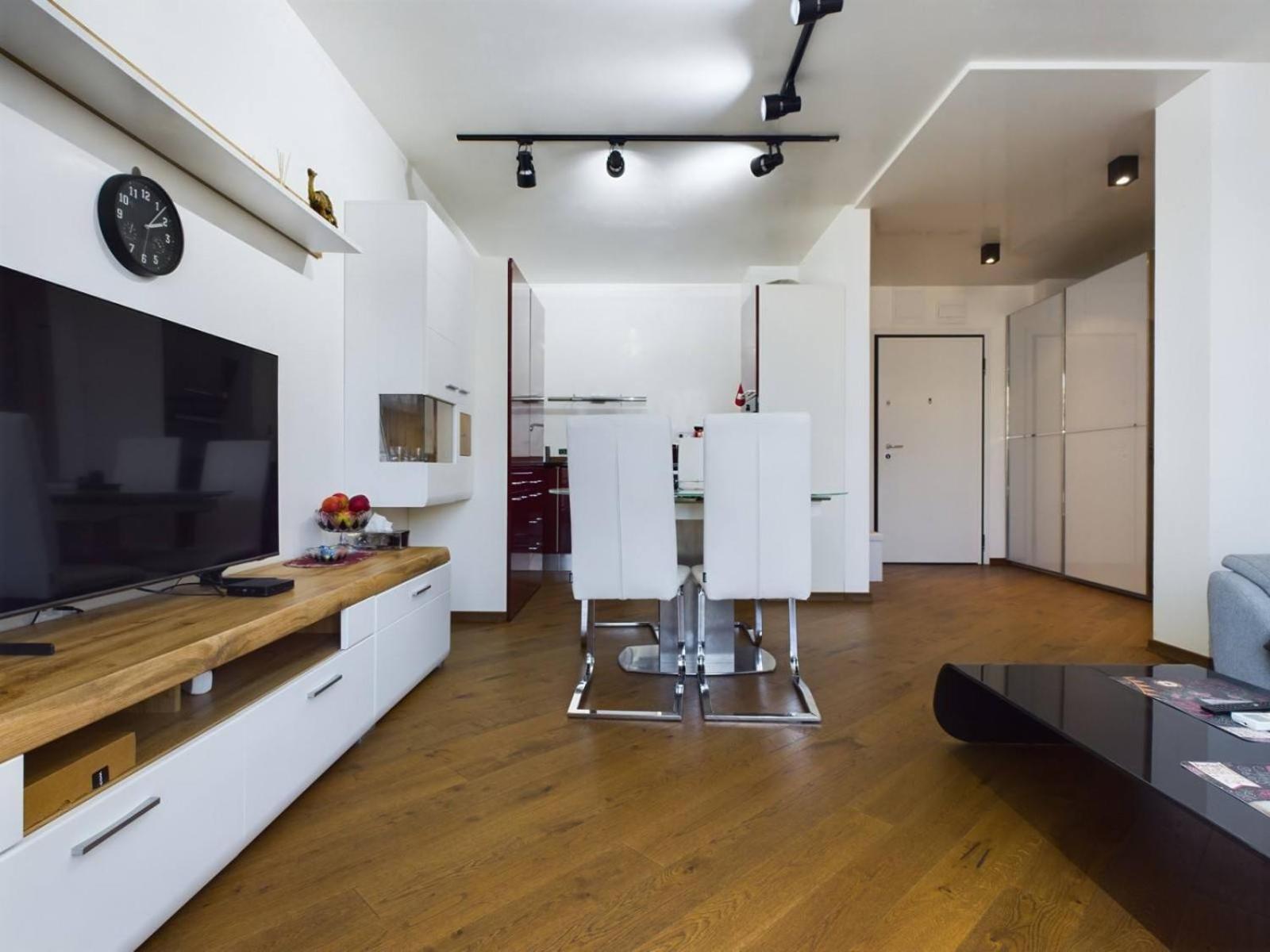 Luxury Apartment In Building K55 With Free Garage Варна Екстериор снимка